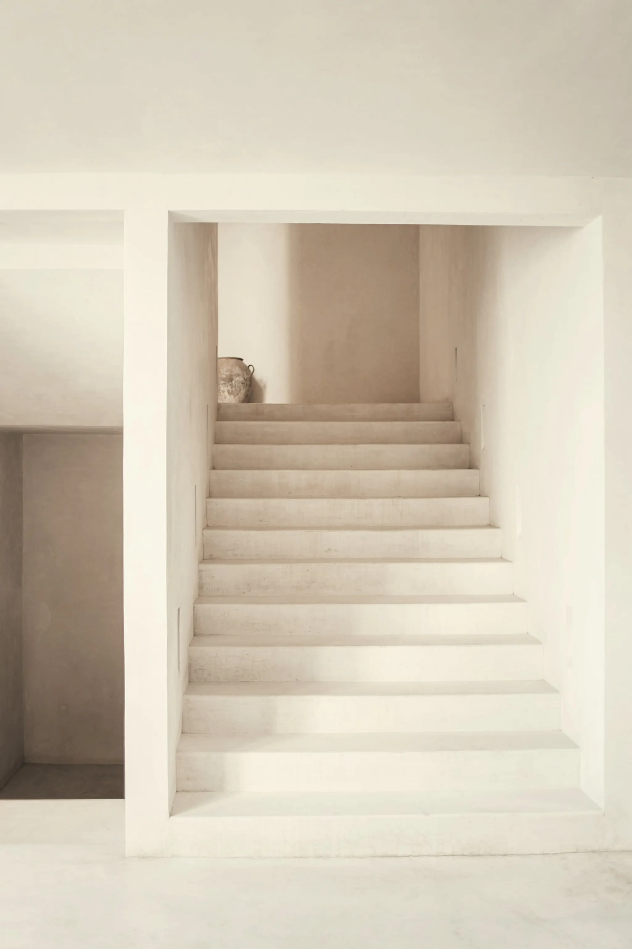 Scala bianca minimale